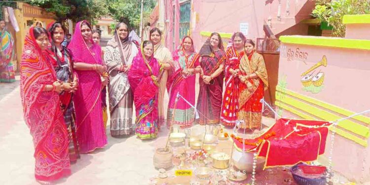 ପୁରୀ : ଶ୍ରୀକ୍ଷେତ୍ର କଲୋନୀରେ ଚୈତ୍ର-ଶୁକ୍ଳ  ପ୍ରତିପଦ ତିଥି ଅନୁସାରେ ଚୈତ୍ର ମାସ ମା ମଙ୍ଗଳା ପୁଜା ନୀତି ଅନୁଷ୍ଠିତ