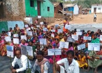 ରାୟଗଡ଼ା ଜିଲ୍ଲା ଅନ୍ତର୍ଗତ କାଶୀପୁର ବ୍ଲକରେ ରାସ୍ତା ପାଇଁ ରାସ୍ତା କୁ ଓହ୍ଲାଇବେ କାହ୍ନୁଗୁଡା ଗ୍ରାମବାସୀ