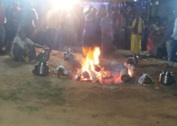 ଶ୍ରୀ ଶ୍ରୀ ଶ୍ରୀ ଠାକୁରାଣୀ ଘଟ ପର୍ବ ବନ ଦୁର୍ଗା ଅଗ୍ନି ଯାତ୍ରା ଦର୍ଶକଙ୍କ ଭିଡ