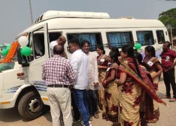 ଜିଲ୍ଲା ପ୍ରଶାସନ ଓ ଦେବୋତ୍ତର ବିଭାଗ ପକ୍ଷରୁ ପର୍ଯ୍ୟଟକମାନଙ୍କ ସୁବିଧା ପାଇଁ : ହରିଶଙ୍କର ଦର୍ଶନ ନାମକ ଟୁରିଷ୍ଟ ବସ ସେବା ଶୁଭାରମ୍ଭ