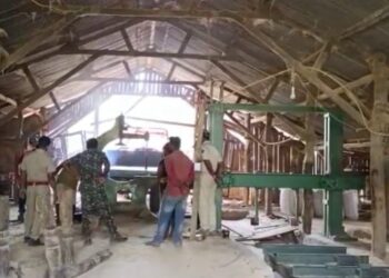 କରତ କଳରେ ବନ ବିଭାଗର ଚଢ଼ାଉ – ଯନ୍ତ୍ରାଂଶ ଓ କାଠ ଜବତ