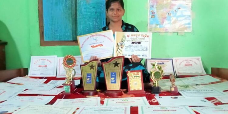 ଅନନ୍ୟା ମେଧା ପ୍ରତିଭା : ଆଦର୍ଶ ଛାତ୍ରୀ ବାଲୁଗାଁର ଦୀପ୍ତି ସାହୁ