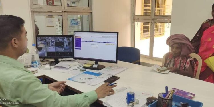 ଅସହାୟ ବୃଦ୍ଧ ମା ଙ୍କୁ ସହାୟତାର ହାତ ବଢ଼ାଇଲେ – ସୁଶାନ୍ତ ସିଂ