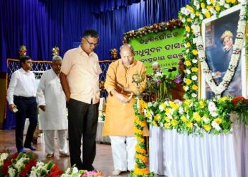 ଉତ୍କଳଗୌରବ ମଧୁସୂଦନ ଦାସଙ୍କୁ ଶ୍ରଦ୍ଧାଞ୍ଜଳି ଉତ୍କଳଗୌରବ ମଧୁସୂଦନ ଦାସ ଥିଲେ ଓଡ଼ିଆ ଅସ୍ମିତା ଓ ସ୍ୱାଭିମାନର ମୂର୍ତ୍ତିମନ୍ତ ପ୍ରତୀକ : ମନ୍ତ୍ରୀ ଶ୍ରୀ ଅମାତ