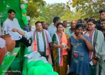 ବିୁଜୁ ଛାତ୍ର ଜନତା ଦଳର ରାଜ୍ୟ ସାଧାରଣ ସମ୍ପାଦକ ଅଶିତ ରଞ୍ଜନ ଦାସଙ୍କ ନେତୃତ୍ବରେ : ଆପୋଲେ ରୋଡ ନିକଟରେ ଜଳସେବା କେନ୍ଦ୍ର ଅନୁଷ୍ଠିତ