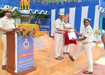 ଶ୍ରେଷ୍ଠ ଏ ଏସ ଆଇ ଭାବେ ଦାମୋଦର ସାହୁ ପୁରସ୍କୃତ