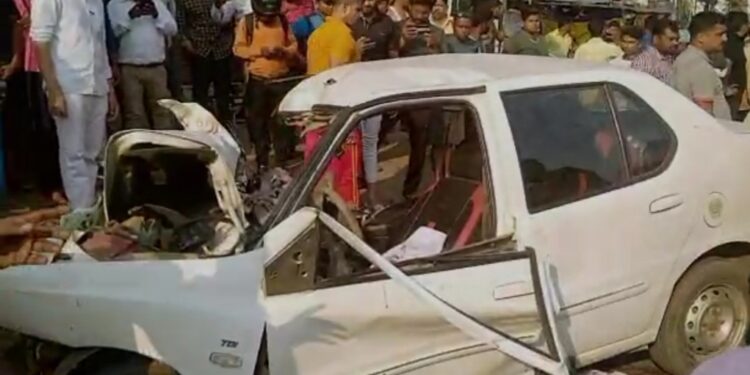 କଟକ ନୂଆବଜାର ହାଇସ୍କୁଲ ନିକଟରେ ହାଇୱ : କାର ଧକ୍କା କାର ଚାଳକ ମୃତ ଦୁଇ ଗୁରୁତର