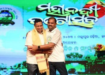 ମହାନଦୀ ତଟତ୍ସୋବ ତୃତୀୟ ସନ୍ଧ୍ୟାରେ ଦର୍ଶକଙ୍କ ମନ ମୋହିଲା ମାଲଖମ୍ବ ନୃତ୍ୟ