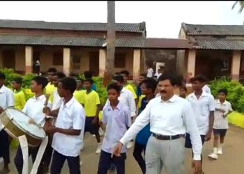 ଡିମିରିପଲ୍ଲୀ ହାଇସ୍କୁଲ ୫ ଟିରେ ସାମିଲ ହେବା ପାଇଁ ହେଲା ଭିଡ଼ିଓଗ୍ରାଫି