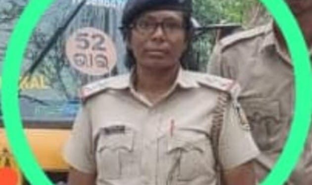 ମହିଳା ଏସ ଆଇଙ୍କଦବଙ୍ଗ ଗିରି ଘଟଣାକୁ ରଫା ଦଫା କରିବା ପାଇଁ ଜଣଙ୍କୁ ୮ଘଣ୍ଟା ଧରି ଜଙ୍ଗଲରେ ରଖିଲେ