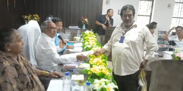 ଗୋଷାଣି ପ୍ରେସ କ୍ଲବ ନିମନ୍ତେ ସ୍ଥାୟୀ କୋଠାଗୃହ ଯୋଗାଇଦେବା ପାଇଁ ବ୍ଲକ ଅଧ୍ୟକ୍ଷଙ୍କୁ ସ୍ମାରକପତ୍ର ପ୍ରଦାନ