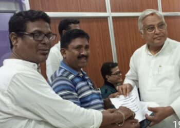 କଟକ-ପଲାସା ଟ୍ରେନକୁ ସଂପ୍ରସାରଣ ନିମନ୍ତେ ବ୍ରହ୍ମପୁର ସାଂସଦ ଚନ୍ଦ୍ର ଶେଖର ସାହୁଙ୍କ ଦାବିପତ୍ର ପ୍ରଦାନ