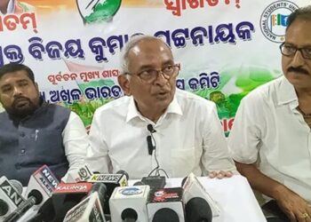 କଟକ-ପଲାସା ଟ୍ରେନକୁ ସଂପ୍ରସାରଣ ନିମନ୍ତେ ବ୍ରହ୍ମପୁର ସାଂସଦ ଚନ୍ଦ୍ର ଶେଖର ସାହୁଙ୍କ ଦାବିପତ୍ର ପ୍ରଦାନ