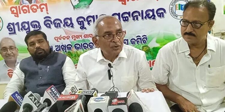 କଟକ-ପଲାସା ଟ୍ରେନକୁ ସଂପ୍ରସାରଣ ନିମନ୍ତେ ବ୍ରହ୍ମପୁର ସାଂସଦ ଚନ୍ଦ୍ର ଶେଖର ସାହୁଙ୍କ ଦାବିପତ୍ର ପ୍ରଦାନ