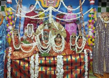 ପାରଳାଖେମୁଣ୍ଡି କରଣ ସାହି ସ୍ଥିତ ସାନ ରାଧା କାନ୍ତ ମଠରେ ମଲ୍ଲି ଝୁଲଣ ଅନୁଷ୍ଠିତ