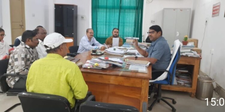 ଗଜପତି ଜିଲ୍ଲାପାଳ ଙ୍କ କାର୍ଯ୍ୟାଳୟ ଠାରେ ଓଡ଼ିଆ ଭାଷାରେ ନାମ ଫଳକ ଲିପିବଦ୍ଧ ନିମନ୍ତେ ବୈଠକ ଅନୁଷ୍ଠିତ