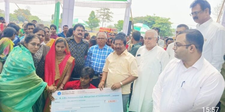 ପାରଳାଖେମୁଣ୍ଡି ସ୍ଥିତ ଗଜପତି ଷ୍ଟାଡିୟମ ଠାରେ ଜିଲ୍ଲା ସ୍ତରୀୟ ମେଗା ମିଶନ ଶକ୍ତି ଋଣ ମେଳା ଅନୁଷ୍ଠିତ