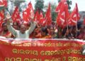 ଖେତ ମଜଦୂରଙ୍କସାମାଜିକ ନିରାପତ୍ତା ପାଇଁ କେନ୍ଦ୍ରୀୟ ଆଇନ ପ୍ରଣୟନ କରା ଯାଉ – ଵି.କେ.ଏମ୍.ୟୁ.