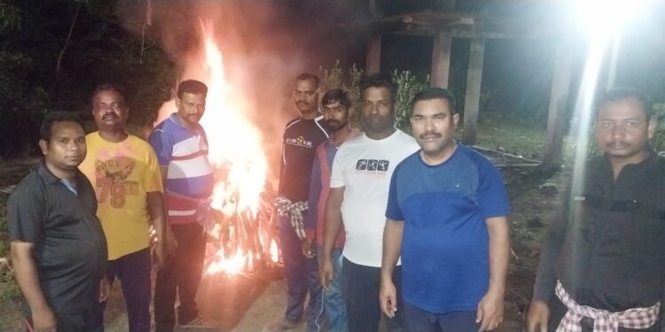ଅସହାୟକୁ ସହଯୋଗର ହାତ ବଢ଼ାଇଲେ ମାନବାଧିକାର ମିସନ ଏବଂ କନ୍ଧମାଳ ଜିଲ୍ଲା ହୋମଗାର୍ଡ ସଂଘ କର୍ମକର୍ତ୍ତା..