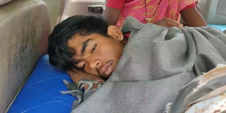 ନିର୍ମାଣ କାମ କରୁଥିବା ବେଳେ ବଡ଼ ଅଘଟଣ : ନାବାଳକର ମଳ ଦ୍ବାରରେ ପଶିଗଲା ଶାବଳ