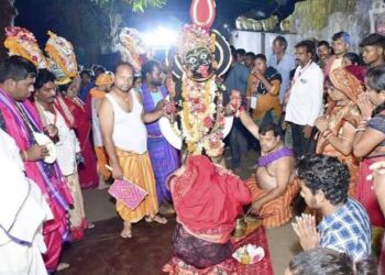 ବାଲିଗୁଡାର ଐତିହାସିକ ଠାକୁରାଣୀ ଯାତ୍ରା : ନଗର ପରିକ୍ରମାର ତୃତୀୟ ଦିନରେ ବ୍ୟାପକ ପଟୁଆର ସହ ଇଲେକ୍ଟ୍ରି ସାହି ପରିଭ୍ରମଣ