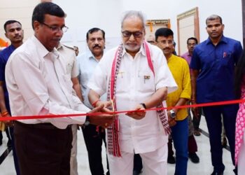 ରାଜଭବନରେ ‘ମନ୍‌ କି ବାତ୍‌’ର ୧୦୦ତମ ଅଧ୍ୟାୟର ସ୍ୱତନ୍ତ୍ର ପ୍ରସାରଣ ‘ମନ୍‌ କି ବାତ୍‌’ ଦେଶ ଓ ଦେଶବାସୀଙ୍କ ପ୍ରତି ସମର୍ପିତ ଏକ ଅନନ୍ୟ କାର୍ଯ୍ୟକ୍ରମ – ରାଜ୍ୟପାଳ