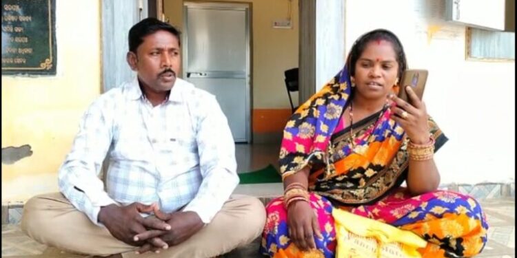 ଚନ୍ଦ୍ରଗିରି ପଞ୍ଚାୟତ ସମ୍ମୁଖରେ ଧାରଣା ଦେଲେ ଆତ୍ମସମର୍ପଣ କାରୀ ମାଓବାଦୀ