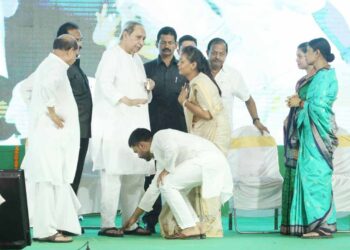 ଝାରସୁଗୁଡା ନିର୍ବାଚନମଣ୍ଡଳୀର ପ୍ରିୟ ଭାଇ ଓ ଭଉଣୀମାନେ, ଆପଣମାନଙ୍କୁ ସମସ୍ତଙ୍କୁ ମୋର ଜୁହାର