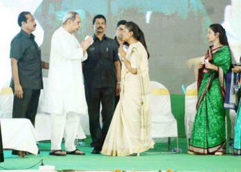 ଝାରସୁଗୁଡା ନିର୍ବାଚନମଣ୍ଡଳୀର ପ୍ରିୟ ଭାଇ ଓ ଭଉଣୀମାନେ, ଆପଣମାନଙ୍କୁ ସମସ୍ତଙ୍କୁ ମୋର ଜୁହାର