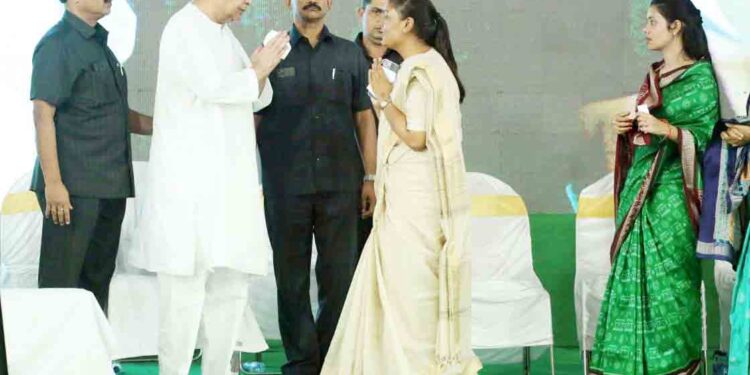 ଝାରସୁଗୁଡା ନିର୍ବାଚନମଣ୍ଡଳୀର ପ୍ରିୟ ଭାଇ ଓ ଭଉଣୀମାନେ, ଆପଣମାନଙ୍କୁ ସମସ୍ତଙ୍କୁ ମୋର ଜୁହାର