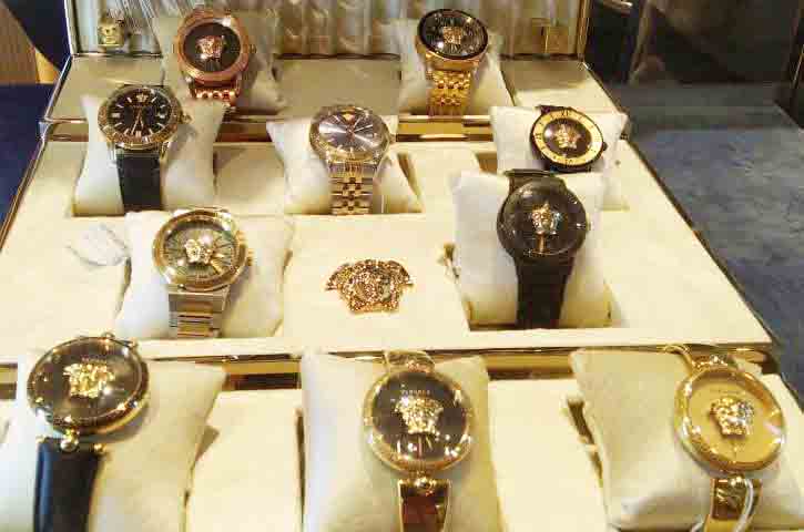 Kamal Watch Swatch Watch Advertisement - Advert Gallery | Swatch watch,  Swatch, Swatch store