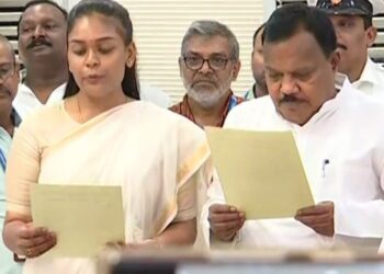 ବିଧାୟିକା ଭାବେ ଶପଥ ନେଲେ ଦୀପାଳି : ଝାରସୁଗୁଡ଼ାବାସୀଙ୍କ ସେବା କରିବାକୁ ଦେଲେ ପ୍ରତିଶ୍ରୁତି