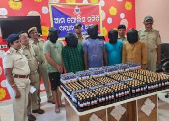 ୬୩୯ ବୋତଳ କପସିରବ ଜବତ ୫ ଗିରଫ ହରିଶଙ୍କର ମହୋତ୍ସବରେ ବିକ୍ରିପାଇଁ ଆଣିଥିଲେ – ପୁଲିସ ହାତରେ ଧରାପଡି ଜେଳଗଲେ