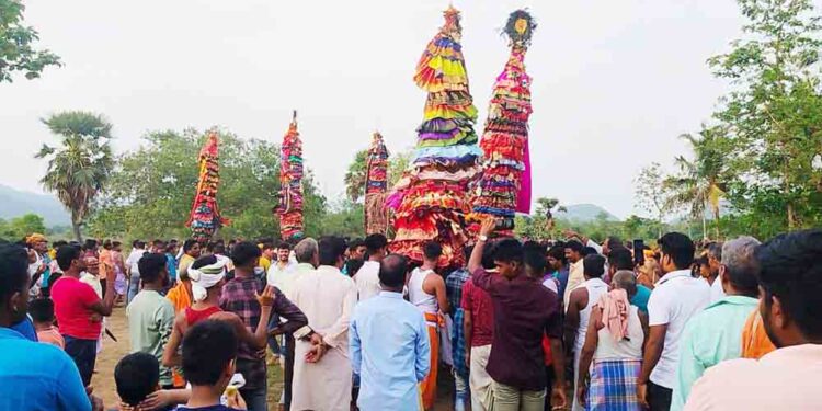 କରଡା ପଲ୍ଲୀ ଗ୍ରାମ ର ମା ବ୍ରାହ୍ମଣୀ ଦେଇ ମନ୍ଦିର ପ୍ରତିଷ୍ଠା : ପଞ୍ଚ କାଠି ମେଲଣ ଉତ୍ସଵ ଅନୁଷ୍ଠିତ ହୋଇଯାଇଛି