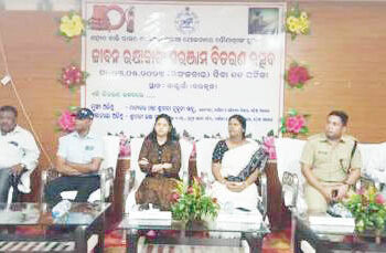 ଚିଳିକା ଜୀବନ ରକ୍ଷାକାରୀ ସରଞ୍ଜାମ ବିତରଣ ଉତ୍ସବରେ ଯୋଗ ଦେଲେ : ବାଣିଜ୍ୟ ଓ ପରିବହନ – ମନ୍ତ୍ରୀ ଟୁକୁନି ସାହୁ