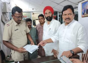 ଅଖିଳ ଭାରତ କଂଗ୍ରେସ କମିଟିର ସଭାପତିଙ୍କୁ ହତ୍ୟା ଧମକ ବିରୋଧରେ ଝାରସୁଗୁଡ଼ା ଥାନାରେ ଓଡ଼ିଶା ପ୍ରଦେଶ କଂଗ୍ରେସ କମିଟି ସଭାପତି ଶ୍ରୀଯୁକ୍ତ ଶରତ ପଟ୍ଟନାୟକ ଏତଲା ଦେଲେ