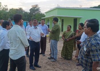 ୫ଟି ଦ୍ୱାରା ରୁପାନ୍ତରୀତ ଲକ୍ଷେଶ୍ୱର ସରକାରୀ ହାଇସ୍କୁଲର କାର୍ଯ୍ୟ ବୁଲି ଦେଖିଲେ ଜିଲ୍ଲାପାଳ