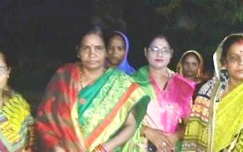 କଟକ ସଦର ଥାନା ନୂଆଗଡ଼ ଗ୍ରାମର ମହିଳା ଗୃପ ଚୋରା ମଦକ ଓ ଦେହ ବ୍ୟବସାୟ କରୁଥିବା ମହିଳାଙ୍କୁ ଧରି ପୋଲିସକୁ ଦେଲେ