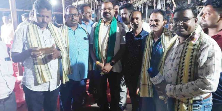 ବିଧାୟକ ଚନ୍ଦ୍ର ସାରଥୀ ବେହେରାଙ୍କୁ ନୂଆ କାଚରାମାଳ ; ଯାତ୍ରା କମିଟି ପକ୍ଷରୁ ସ୍ୱାଗତ ସମ୍ବର୍ଦ୍ଧନା