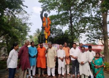 ରାଜୀବ ଗାନ୍ଧୀ ଭାରତ ବର୍ଷର ସୂଚନା ପ୍ରଯୁକ୍ତିବିଦ୍ୟାକୁ ବିକଶିତ କରି ଚିରସ୍ମରଣୀୟ