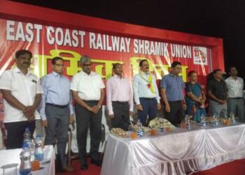 ଇଷ୍ଟ୍ କୋଷ୍ଟ୍ ରେଲୱେ ଶ୍ରମିକ ୟୁନିଅନ ଦ୍ବାରା ବିଶ୍ଵ ଶ୍ରମ ଦିବସ ପାଳନ