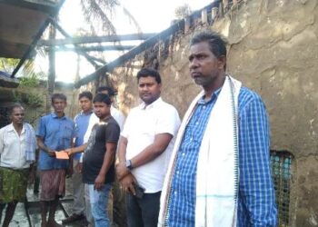 ଅଗ୍ନିକାଣ୍ଡ ପରିବାର ଙ୍କ ନିକଟରେ ସହାୟତା ର ହାତ ବଡାଇଲେ : ଗୋପବନ୍ଧୁ ଜନସେବା ସଂଘ