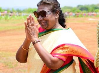 ନିଜ ଜନ୍ମମାଟିରେ ରାଷ୍ଟ୍ରପତି ଦ୍ରୌପଦୀ ମୁର୍ମୁ  : ଗାଁକୁ ଭିତରକୁ ଗଲେ ଚାଲିଚାଲି