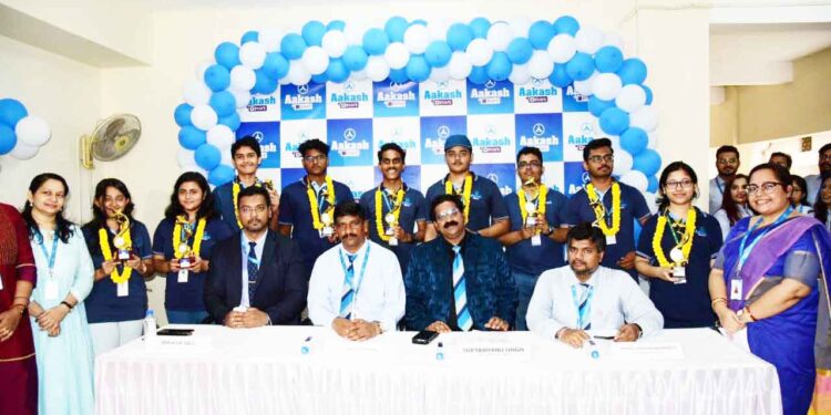 Aakash BYJU’S Swayam Shakti Tripathy From Bhubaneswar Tops Odishawith AIR 8 in NEET UG 2023