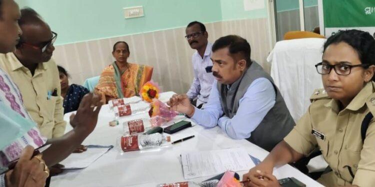 ନୂତନ ଜିଲ୍ଲାପାଳଙ୍କ ଦ୍ଵାରା ମିଳିତ ଜନ ଅଭିଯୋଗ ଶୁଣାଣୀ ଅନୁଷ୍ଠିତ
