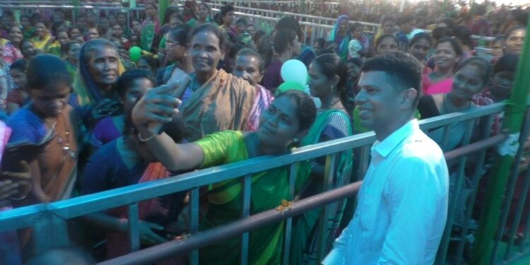 ୫-ଟି ସଚିବଙ୍କ ଦାରିଙ୍ଗବାଡ଼ି ଗସ୍ତ : ଏକ ସପ୍ତାହ ମଧ୍ୟରେ ଅଭିଯୋଗ ପୂରଣ କରିବେ ମୁଖ୍ୟମନ୍ତ୍ରୀ