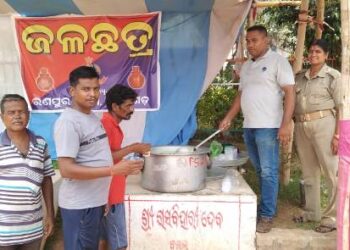 ରଣପୁର ପୋଲିସ ଷ୍ଟେସନ ତରଫ ରୁ ଥଣ୍ଡା ପାଣି ଓ ଦହି ପଣା ବଣ୍ଟନ