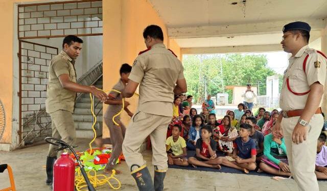 ଅସୁରବନ୍ଧ ବାତ୍ୟା ଆଶ୍ରୟସ୍ଥଳୀରେ ସାମୁହିକ ଅଭ୍ୟାସ