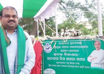 କଟକ ସଦର ବିଧାୟକଙ୍କ ଦ୍ୱାରା ୩ କୋଟି ୮୦ ଲକ୍ଷ୍ୟ ଟଙ୍କା ବ୍ୟୟରେ ରାସ୍ତା ନିର୍ମାଣ କାର୍ଯ୍ୟର ଶୁଭାରମ୍ଭ