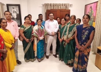 ଗଜପତି ଜିଲ୍ଲା ସ୍ବୟଂ ସହାୟିକା ଗୋଷ୍ଠିର ସମ୍ପାଦିକାଙ୍କ କାଞ୍ଚନ କୁମାରୀ ନାୟକଙ୍କ ସିଙ୍ଗାପୁର ଗସ୍ତ